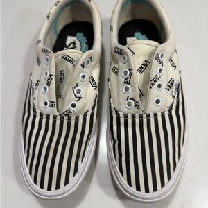 Vans Slip on sneakers Men’s size 6/Women’s 7.5